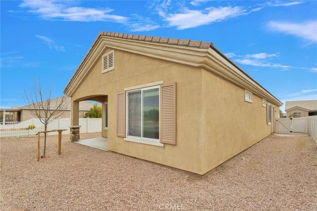 10438 Lakeshore, Apple Valley, CA 92308