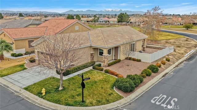 10438 Lakeshore, Apple Valley, CA 92308