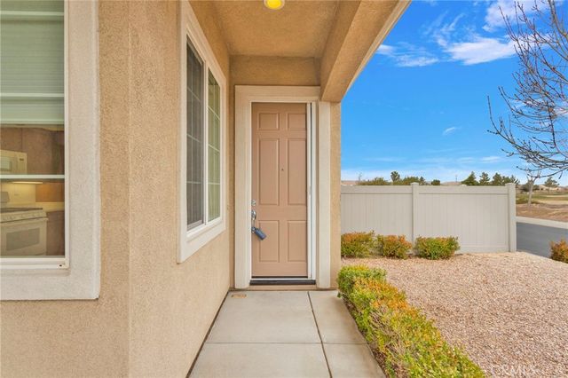 10438 Lakeshore, Apple Valley, CA 92308