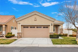 10438 Lakeshore, Apple Valley, CA 92308