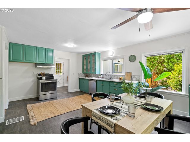 4300 Ne LOMBARD St, Portland, OR 97218