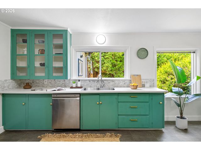 4300 Ne LOMBARD St, Portland, OR 97218