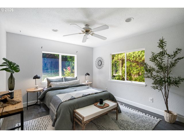 4300 Ne LOMBARD St, Portland, OR 97218