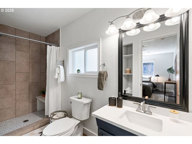4300 Ne LOMBARD St, Portland, OR 97218