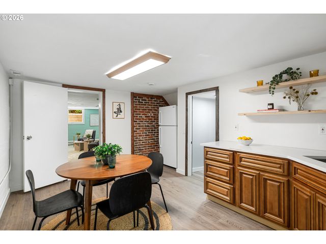4300 Ne LOMBARD St, Portland, OR 97218