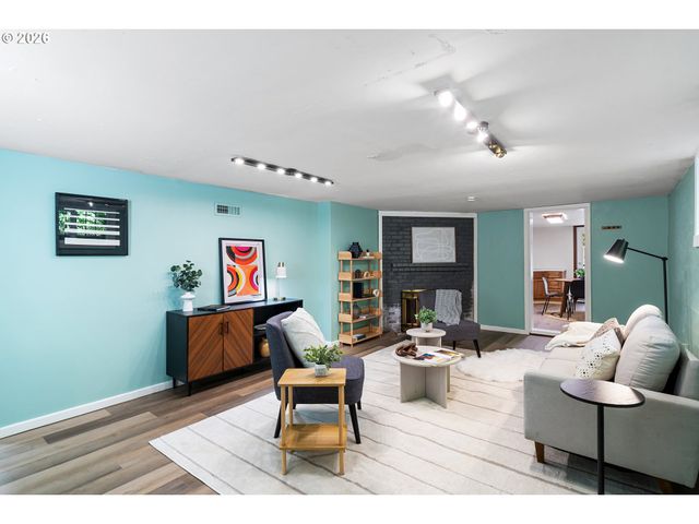 4300 Ne LOMBARD St, Portland, OR 97218