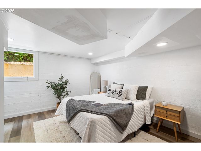 4300 Ne LOMBARD St, Portland, OR 97218