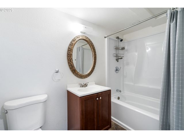 4300 Ne LOMBARD St, Portland, OR 97218