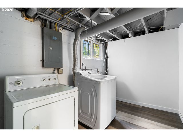 4300 Ne LOMBARD St, Portland, OR 97218