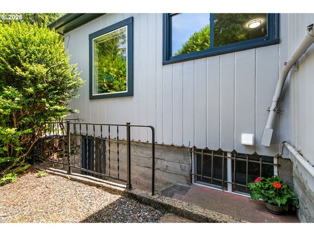 4300 Ne LOMBARD St, Portland, OR 97218