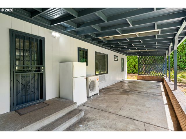 4300 Ne LOMBARD St, Portland, OR 97218
