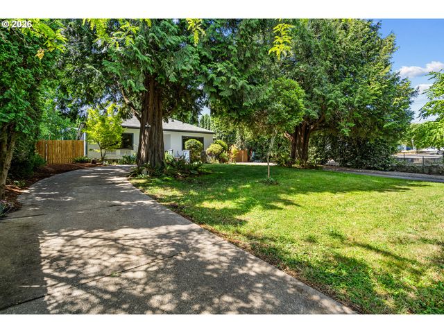 4300 Ne LOMBARD St, Portland, OR 97218