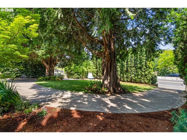 4300 Ne LOMBARD St, Portland, OR 97218