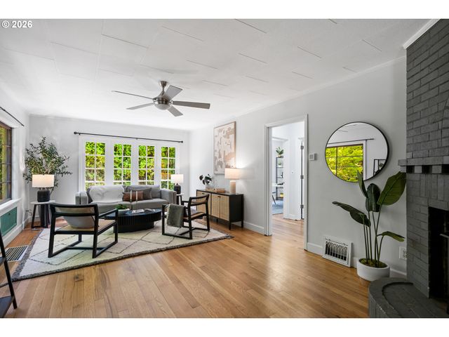 4300 Ne LOMBARD St, Portland, OR 97218
