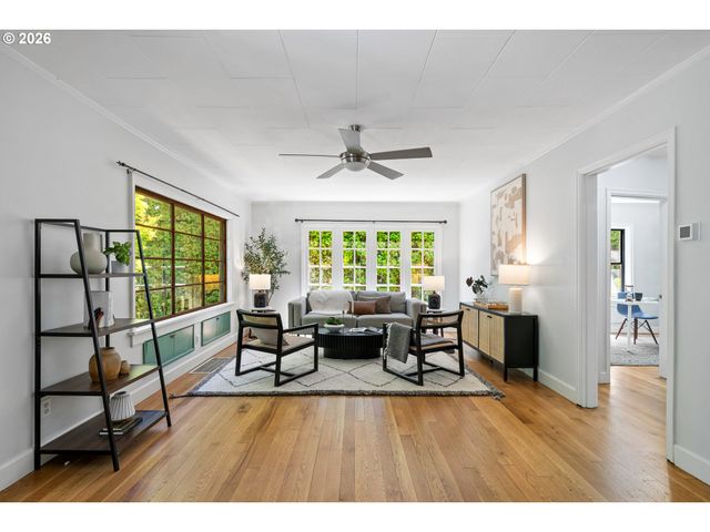 4300 Ne LOMBARD St, Portland, OR 97218