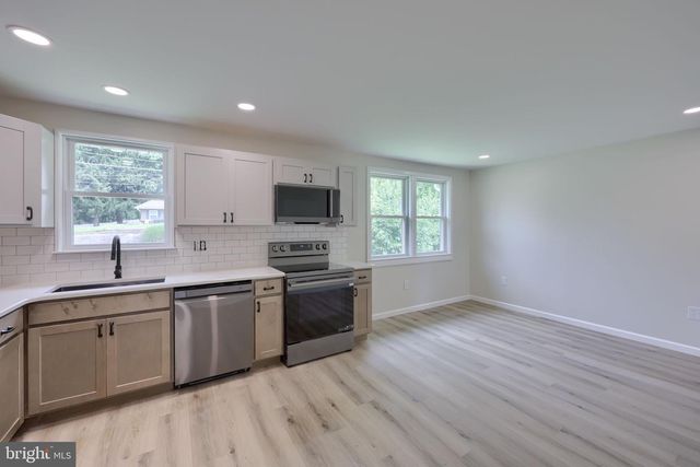 100 SPRING MEADOW LN, Washington Boro, PA 17582