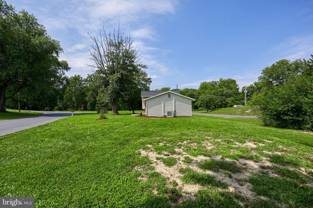100 SPRING MEADOW LN, Washington Boro, PA 17582