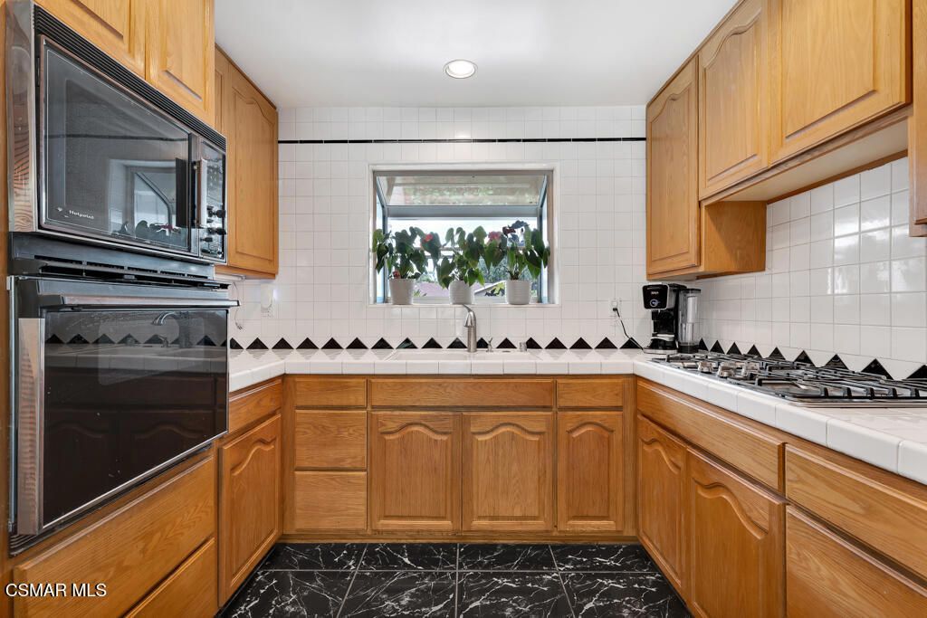 Image 12 of property listing at 9801 Lubao Avenue, Chatsworth, CA 91311