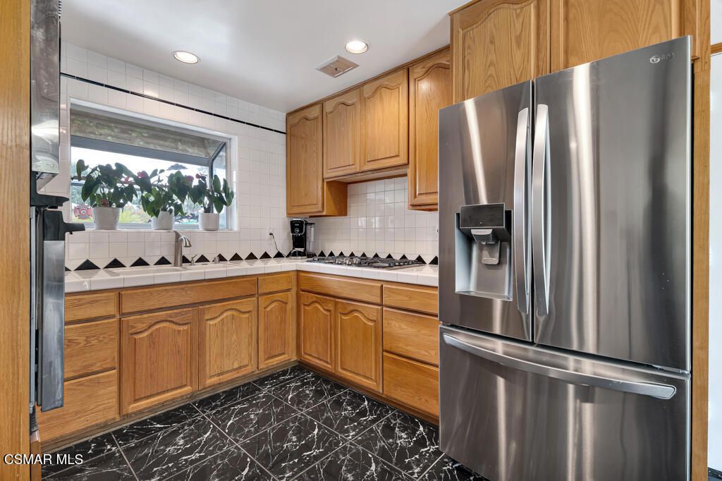 Image 13 of property listing at 9801 Lubao Avenue, Chatsworth, CA 91311
