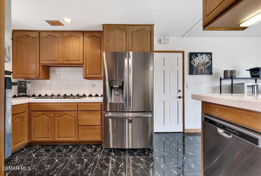 Image 14 of property listing at 9801 Lubao Avenue, Chatsworth, CA 91311