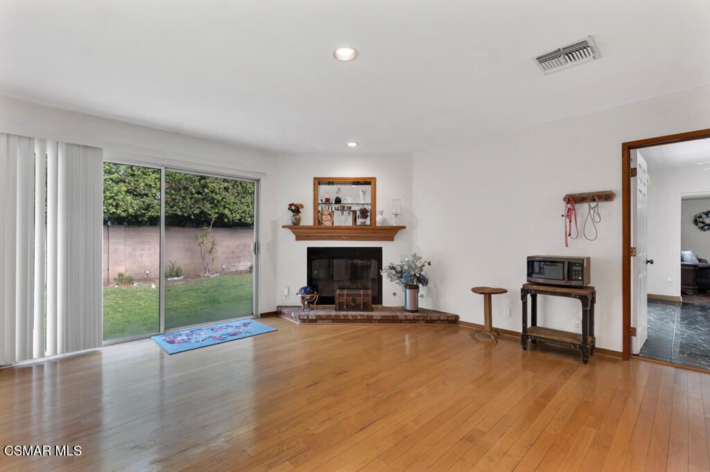 Image 29 of property listing at 9801 Lubao Avenue, Chatsworth, CA 91311