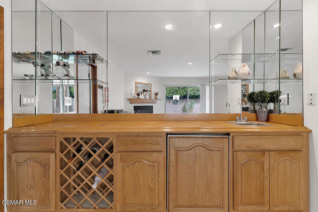 Image 31 of property listing at 9801 Lubao Avenue, Chatsworth, CA 91311
