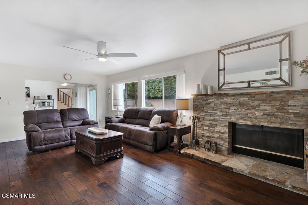 Image 6 of property listing at 9801 Lubao Avenue, Chatsworth, CA 91311