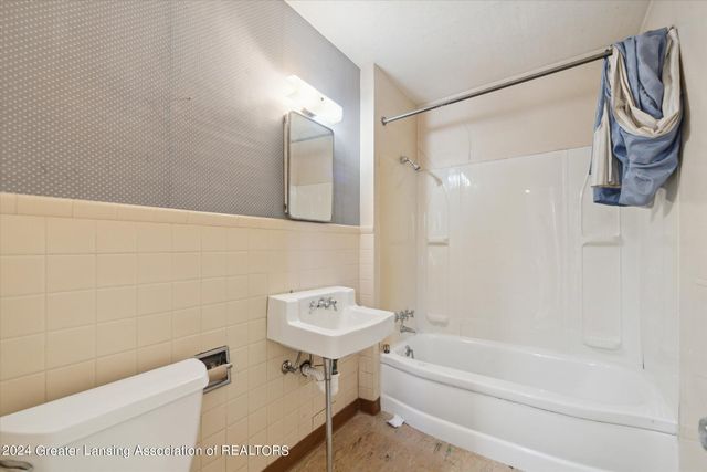 721 N Larch Street, Lansing, MI 48906