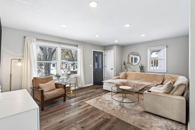 2013 Gettysburg Avenue N, Golden Valley, MN 55427