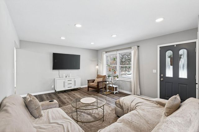 2013 Gettysburg Avenue N, Golden Valley, MN 55427