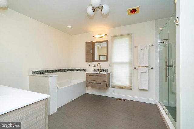 427 UPPER PIKE CREEK RD, Newark, DE 19711