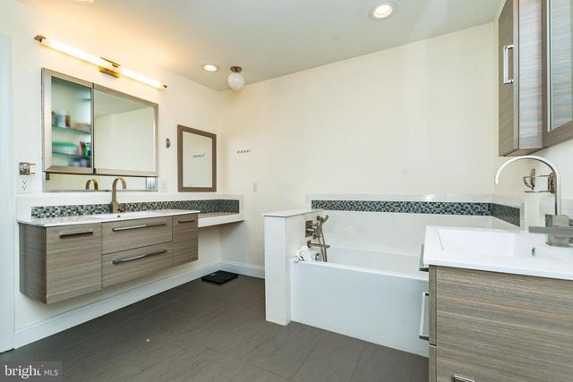 427 UPPER PIKE CREEK RD, Newark, DE 19711