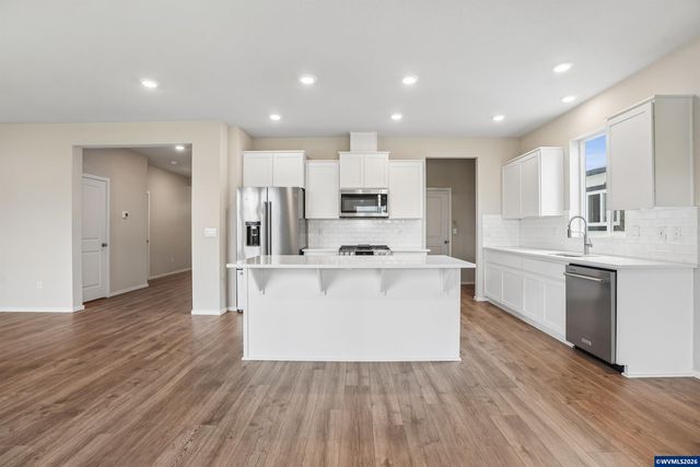 4889 Navigation Av NE, Salem, OR 97305