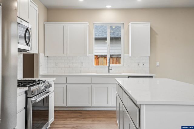 4889 Navigation Av NE, Salem, OR 97305