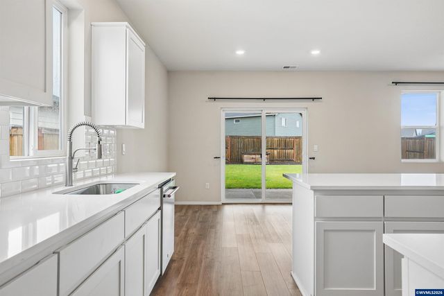 4889 Navigation Av NE, Salem, OR 97305