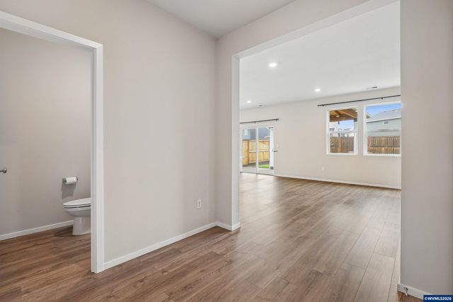 4889 Navigation Av NE, Salem, OR 97305