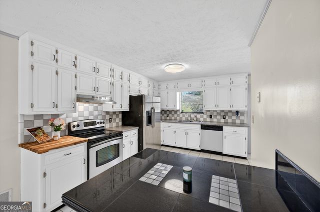 5 Hearthstone Drive, Stockbridge, GA 30281