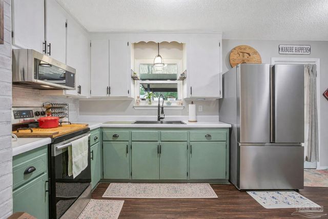 2511 W Kingsfield Dr, Cantonment, FL 32533