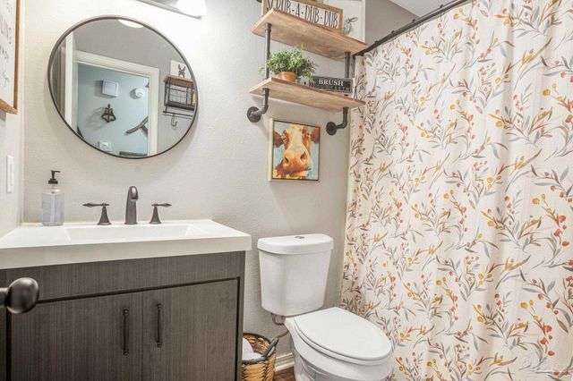 2511 W Kingsfield Dr, Cantonment, FL 32533