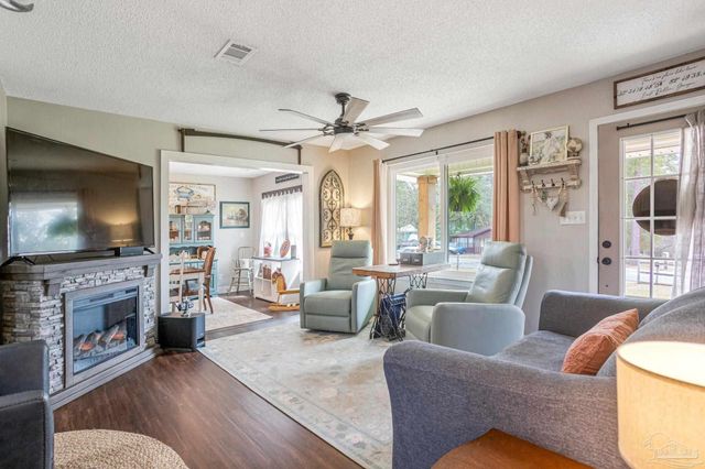 2511 W Kingsfield Dr, Cantonment, FL 32533