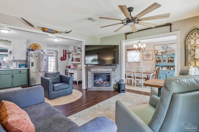 2511 W Kingsfield Dr, Cantonment, FL 32533