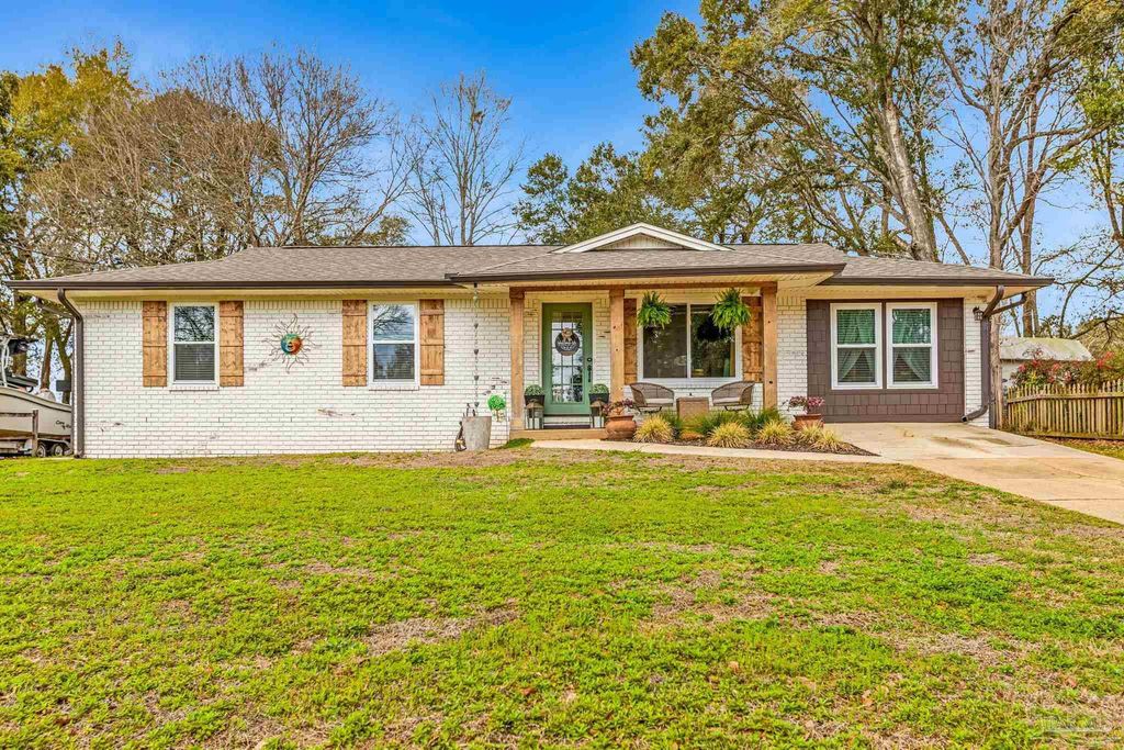 2511 W Kingsfield Dr, Cantonment, FL 32533