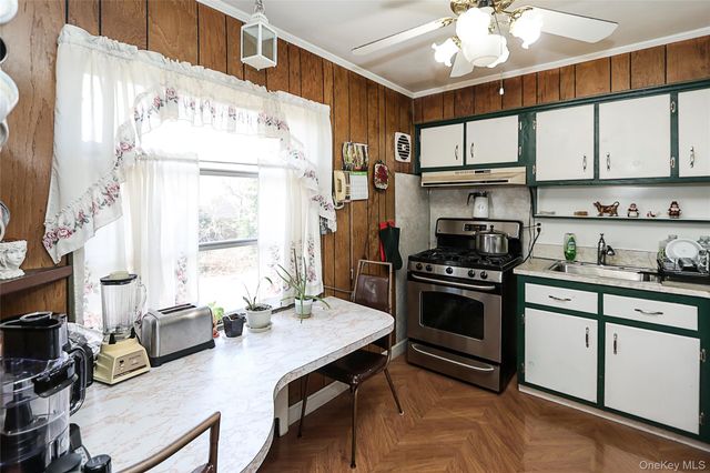 11 Elton Street, Westbury, NY 11590