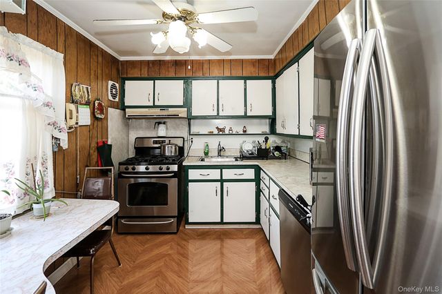 11 Elton Street, Westbury, NY 11590