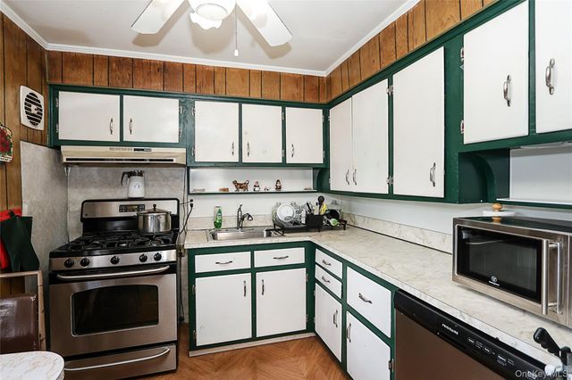 11 Elton Street, Westbury, NY 11590