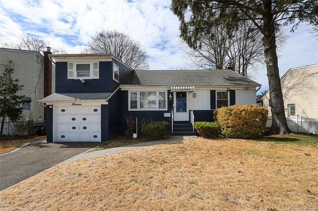 11 Elton Street, Westbury, NY 11590