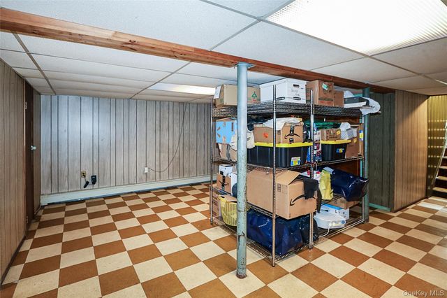 11 Elton Street, Westbury, NY 11590