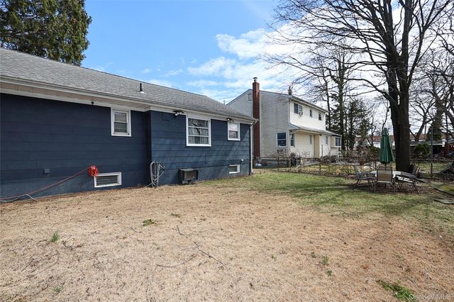 11 Elton Street, Westbury, NY 11590