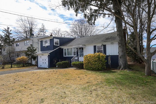 11 Elton Street, Westbury, NY 11590