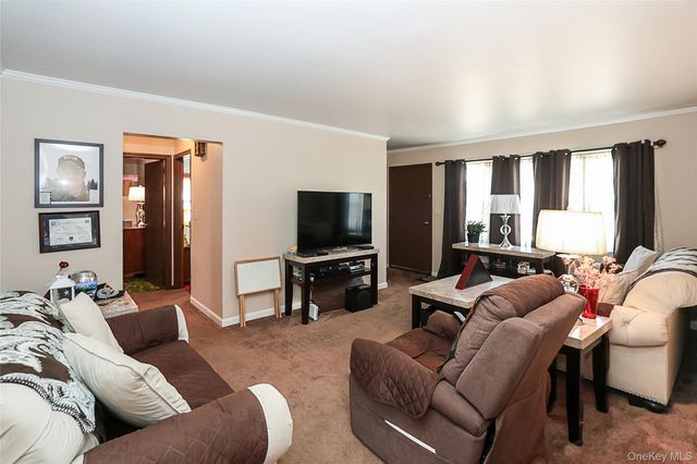 11 Elton Street, Westbury, NY 11590